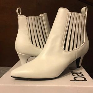Bar III white booties